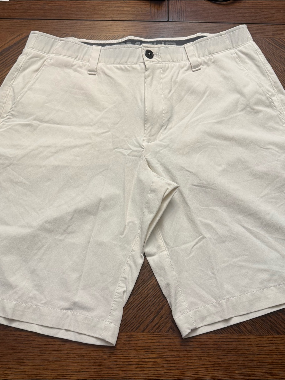 Under Armour Heat Gear Golf Shorts Men’s Size 38 Loose Fit White Stretch 11” Ins